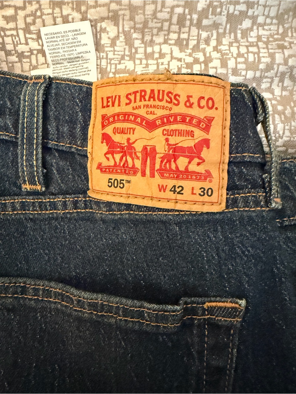 Levi's 505 Straight Men’s Jeans in Dark Blue Denim with Tan Leather Patch